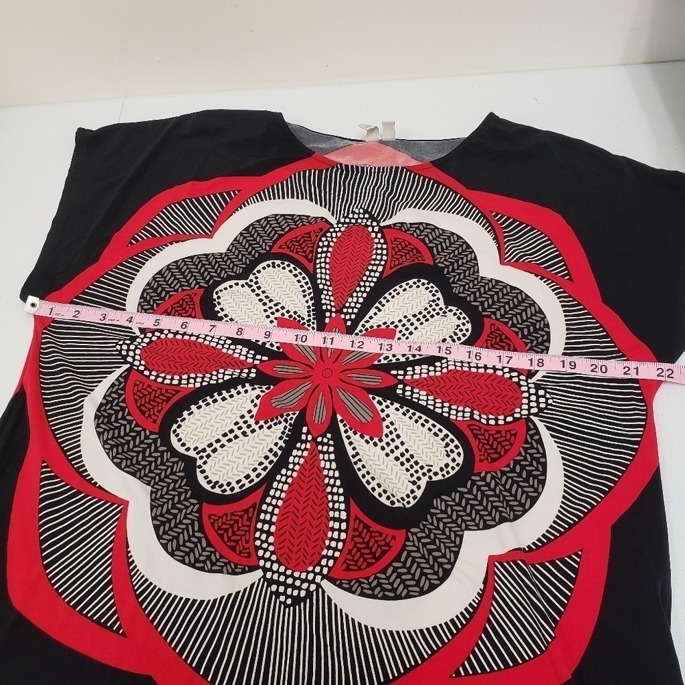 Madison Red White Black Floral Top Size Medium - Picture 7 of 7